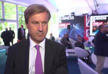 Firmy paliwowe angażują się w walkę ze zmianami klimatycznymi. Pracują nad paliwami alternatywnymi i promują elektromobilność