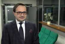 Polacy coraz częściej spierają się z bankami i ubezpieczycielami. W tym roku do Rzecznika Finansowego wpływa dwa razy więcej skarg