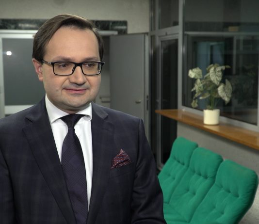 Polacy coraz częściej spierają się z bankami i ubezpieczycielami. W tym roku do Rzecznika Finansowego wpływa dwa razy więcej skarg