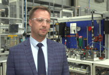 W branży produkcyjnej pogłębia się niedobór kadr. Firmy coraz częściej włączają się w proces ich kształcenia