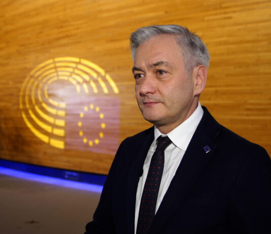 Europosłowie chcą bardziej asertywnej postawy UE w relacjach handlowych z USA. Konieczne zwiększanie autonomii Europy