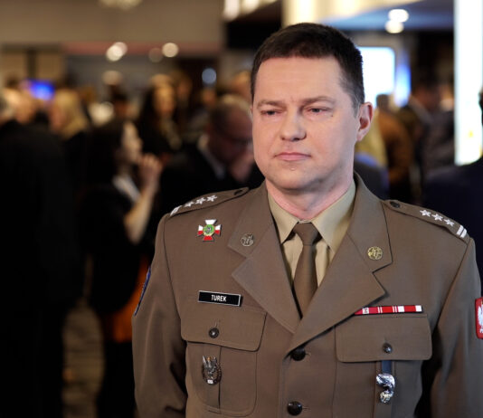 Wojsko rozwija systemy sztucznej inteligencji do wsparcia dowodzenia i cyberobrony. Ważna współpraca z przemysłem i nauką