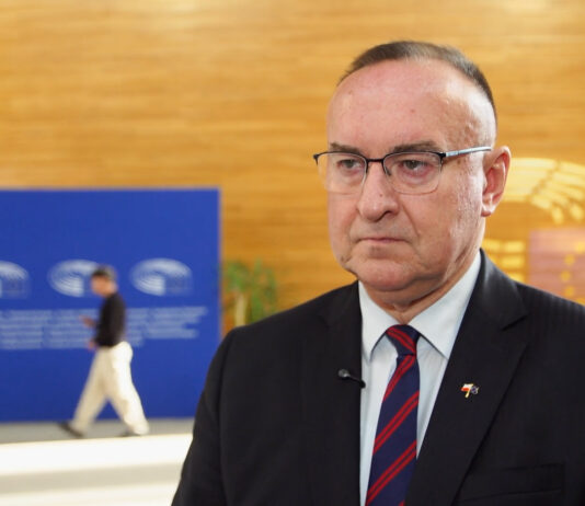 KE zapowiada nowe inicjatywy związane z bezpieczeństwem, energią i AI. Europosłowie różnią się w ocenie kierunków zmian