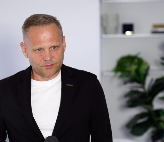 Ucieczka od dolara w stronę fizycznego złota. Banki centralne napędzają globalny popyt